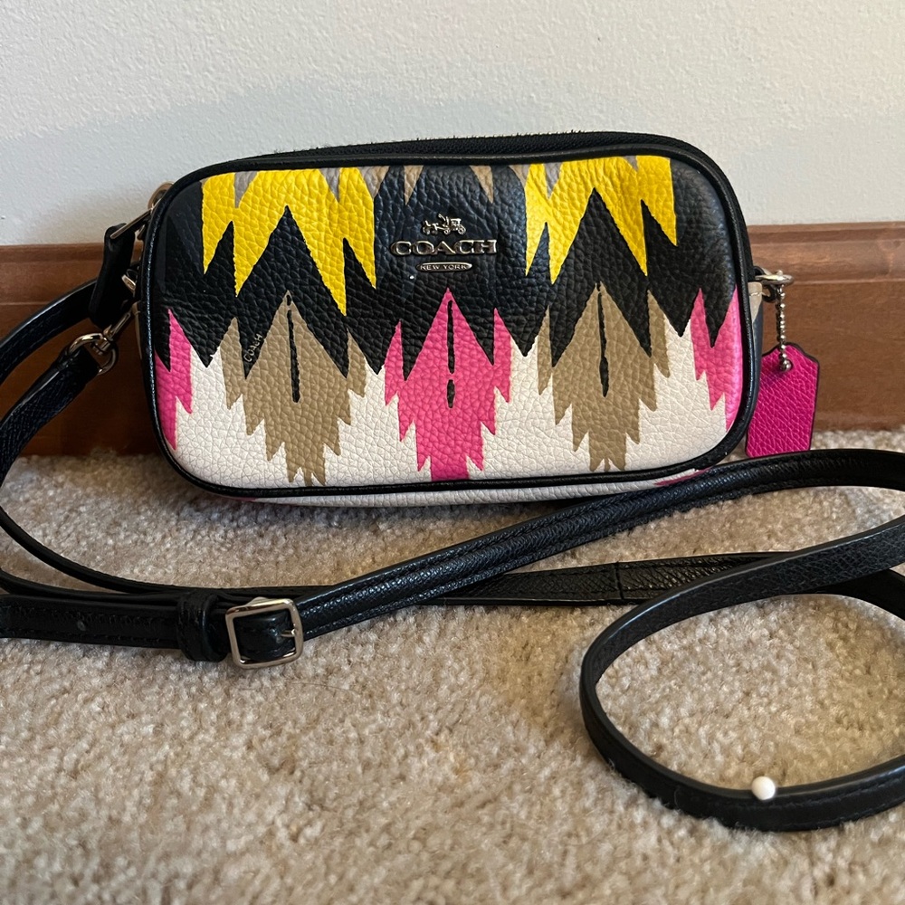EUC Coach Hawk Feathers Double Zippered Cross Grain Tiny Cross Body